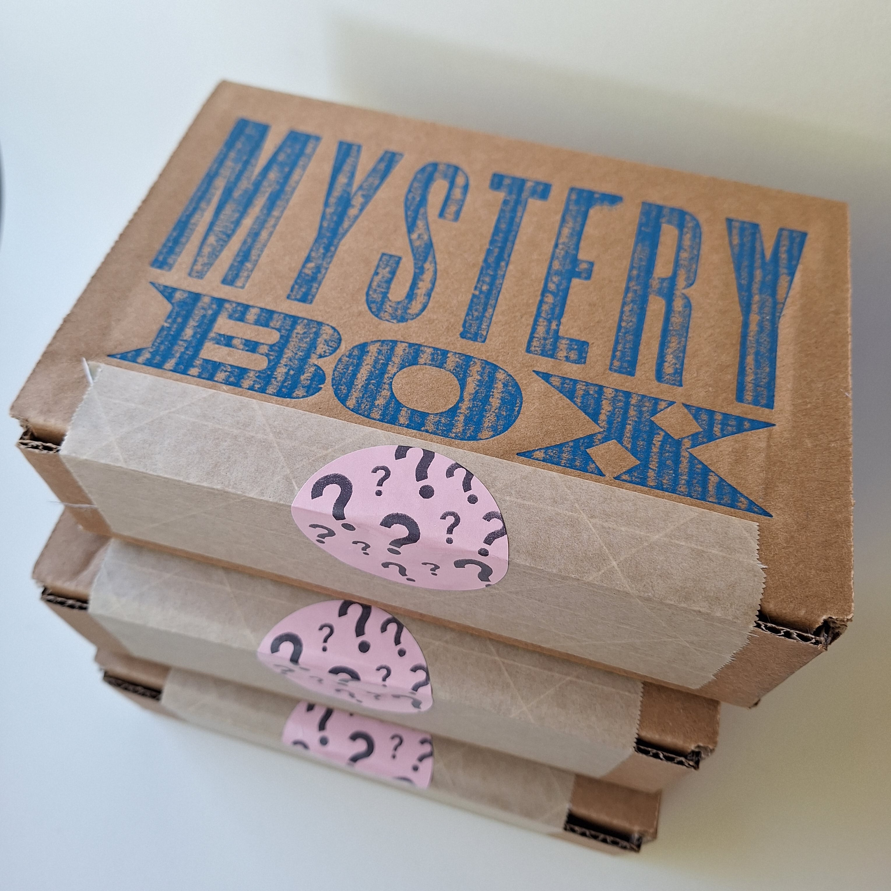 Mystery Box (20 Things) – Kiss the Paper
